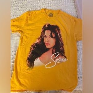 Selena Graphic Tee
